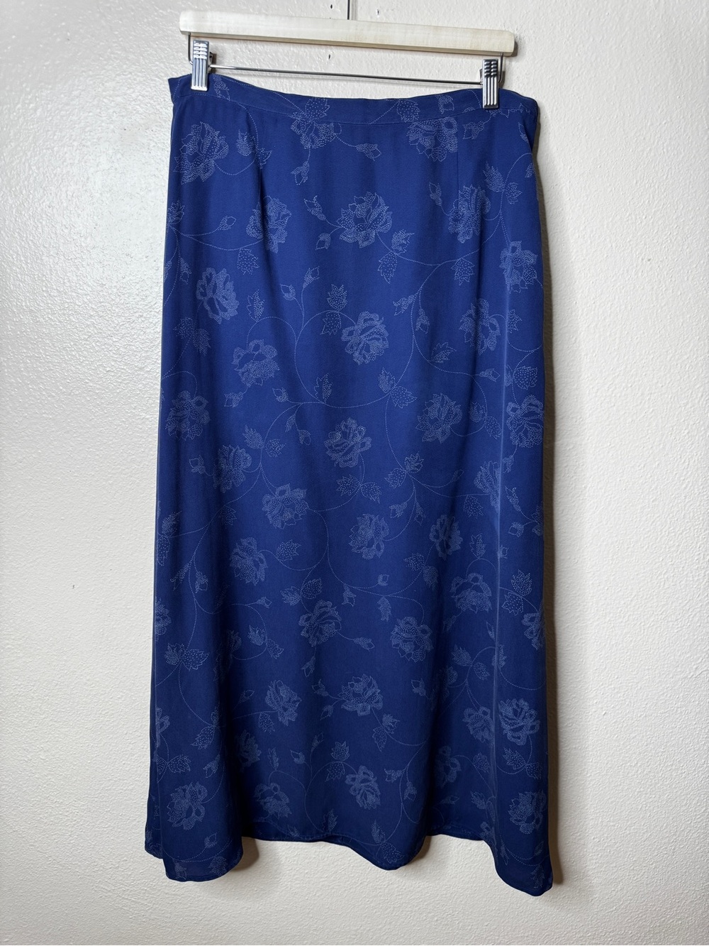 Due Per Due Bloomingdale’s Y2K 100% Silk Blue Floral Maxi Skirt Size 14